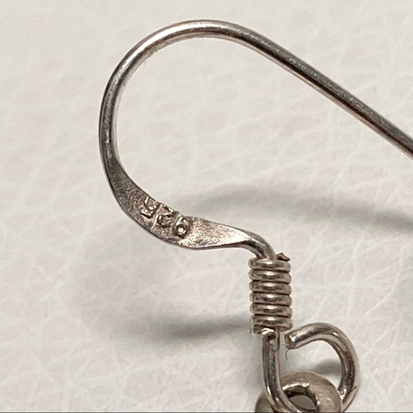 STERLING SILVER Mother of Pearl and Onix Earrings - Picture 4 of 7